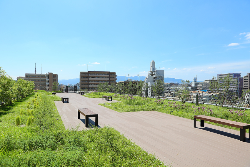 ビエラ塚口(VIERRA塚口 JR塚口駅ビル)屋上の庭園
